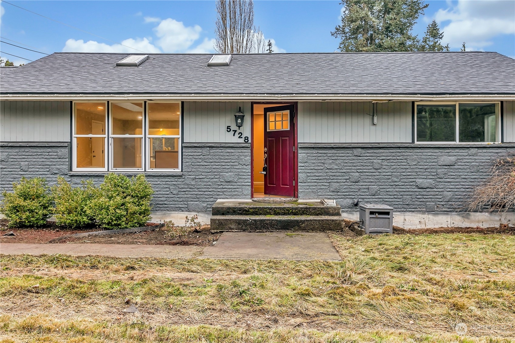 Property Photo:  5728 Grove Street  WA 98270 