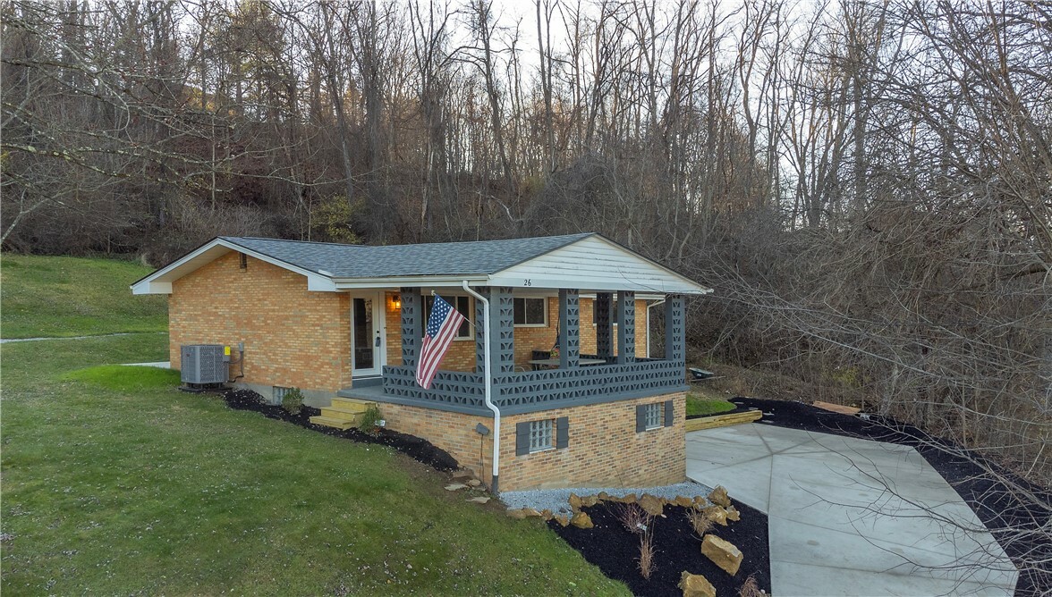 Property Photo:  26 Brookside Dr  PA 15057 