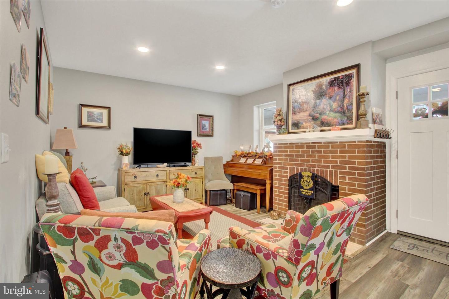 Property Photo:  105 E King Street  PA 17301 