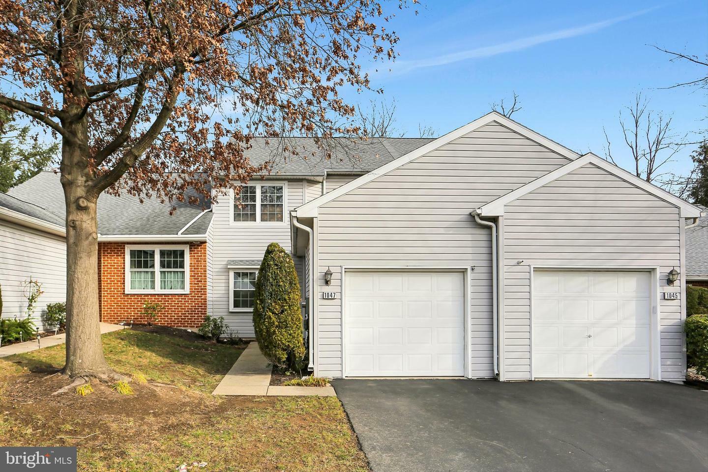 Property Photo:  1047 Pond Ridge Drive  PA 17111 