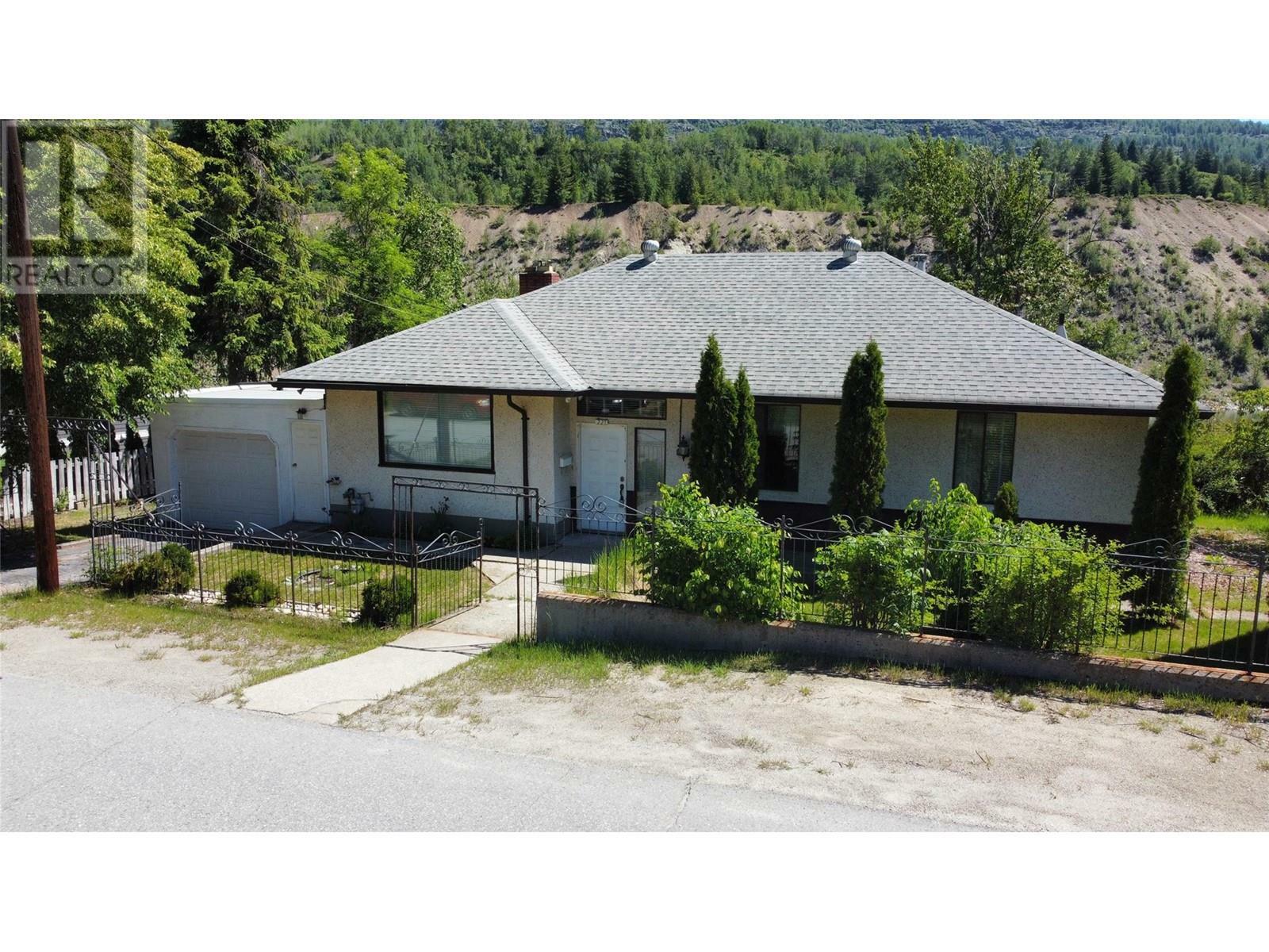 Property Photo: 221 2nd Avenue BC V1R 4V2