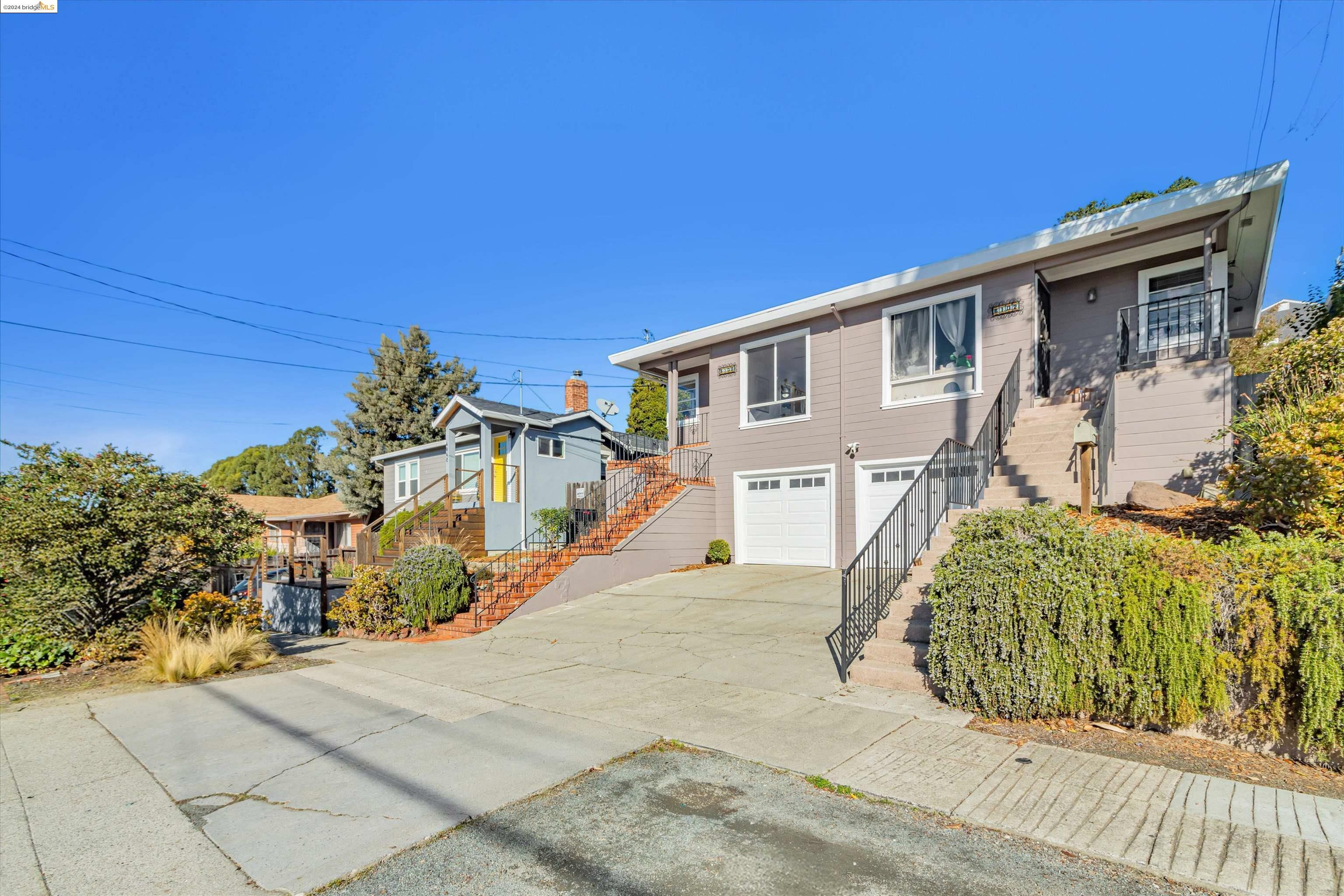 Property Photo:  6100 Outlook Ave  CA 94605 