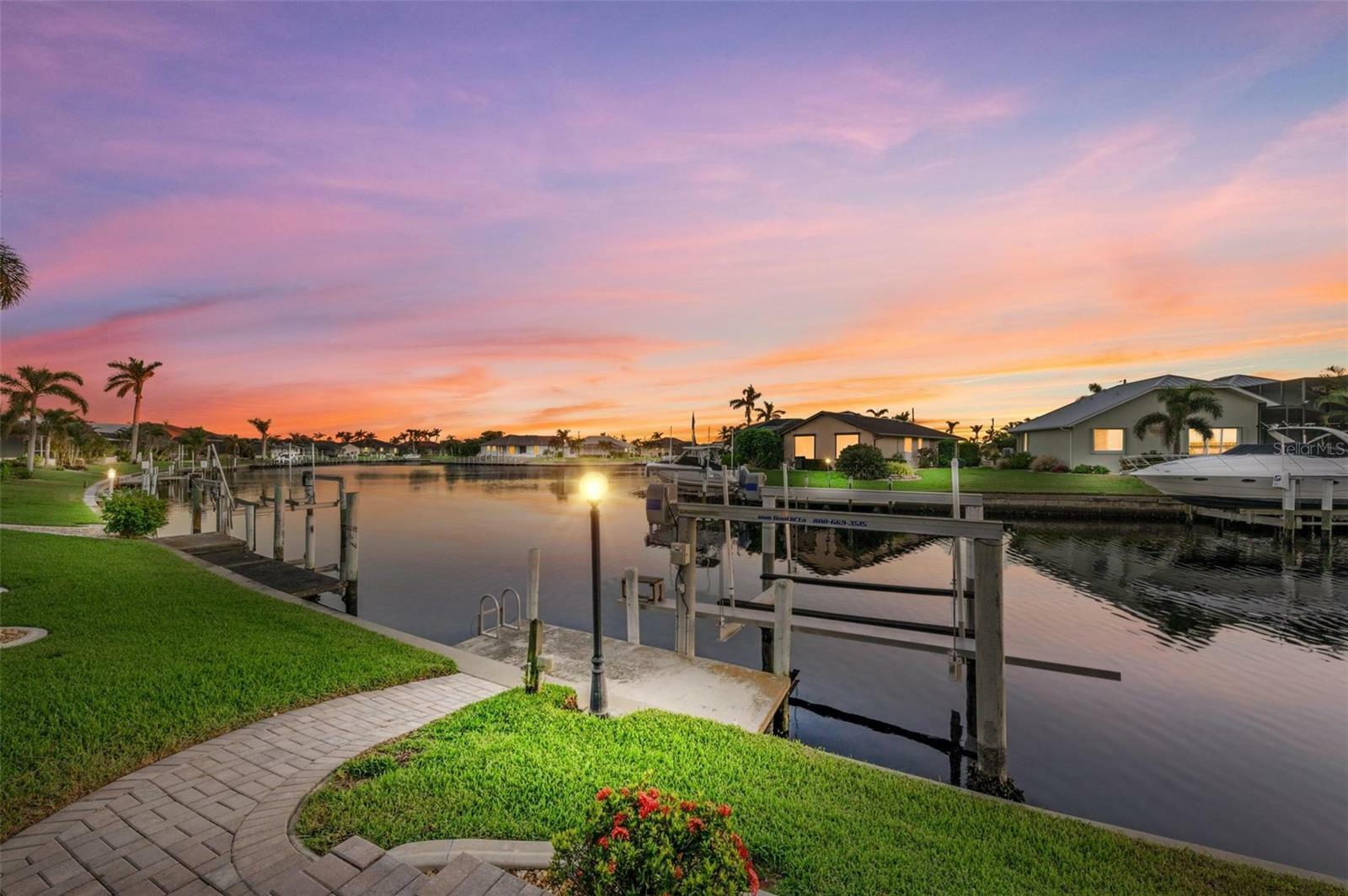 Property Photo:  3353 Sandpiper Drive  FL 33950 