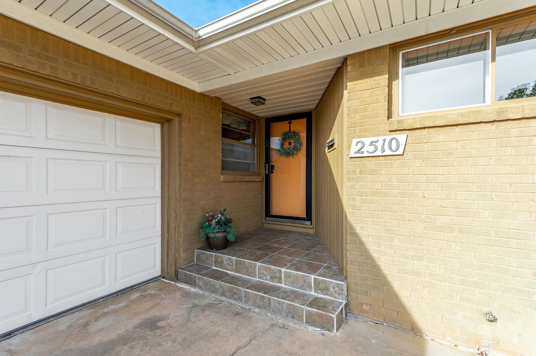 Property Photo:  2510 W Wilson Dr  KS 67204 