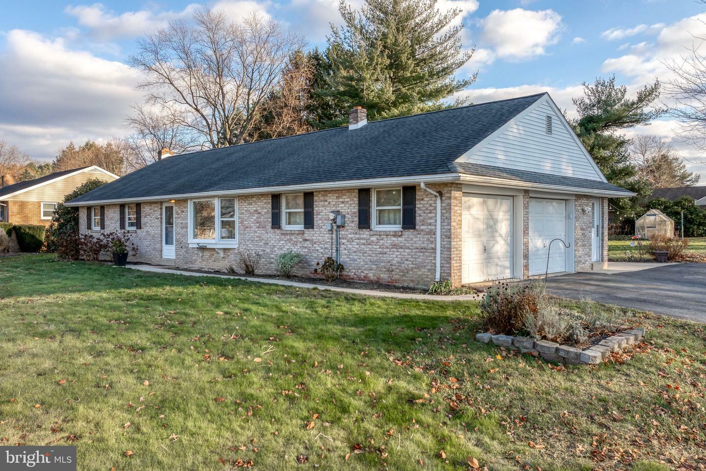 Property Photo:  14 Snyder Hill Road  PA 17543 