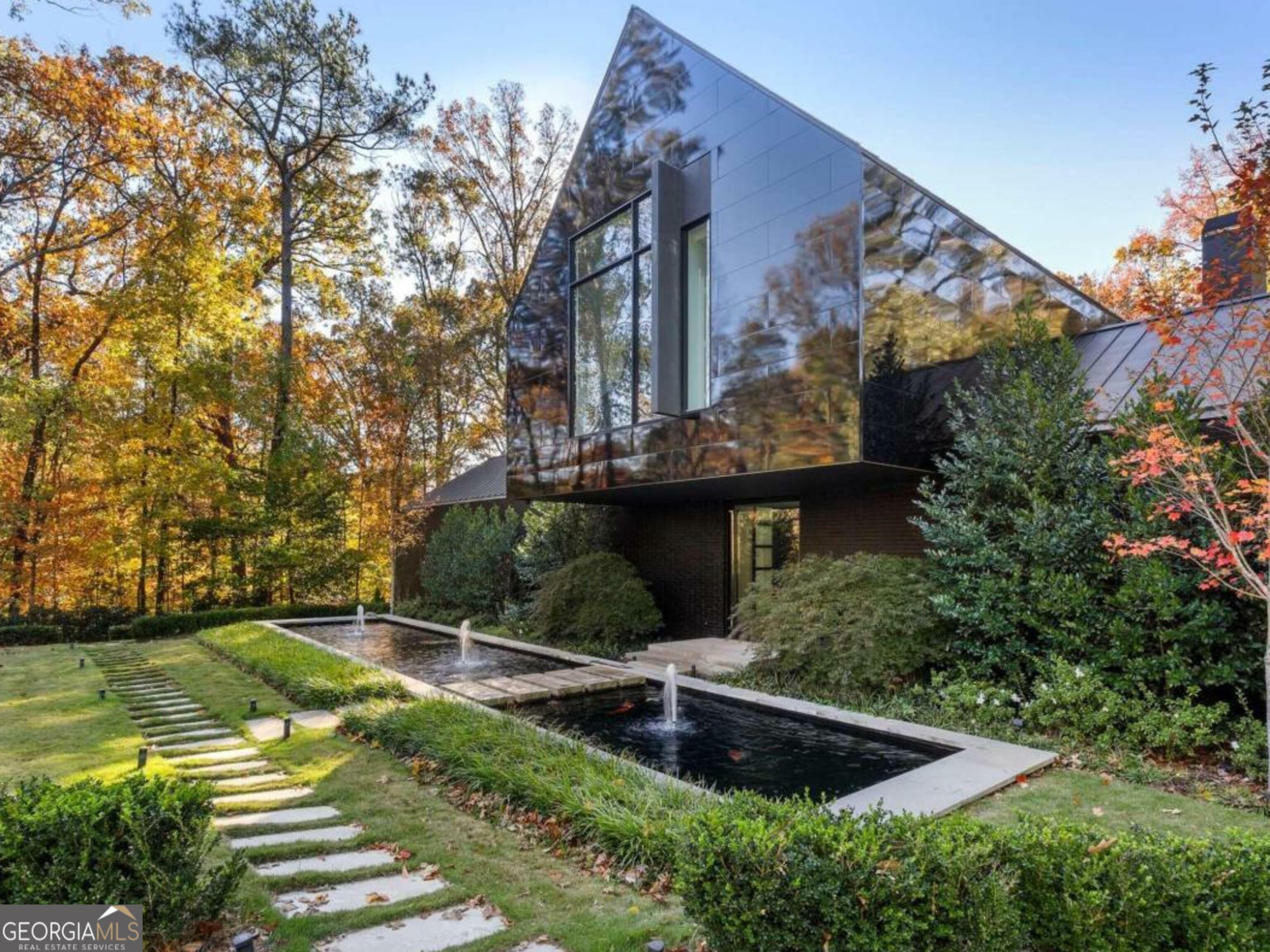 Property Photo: 2716 Ridgewood Road NW GA 30327