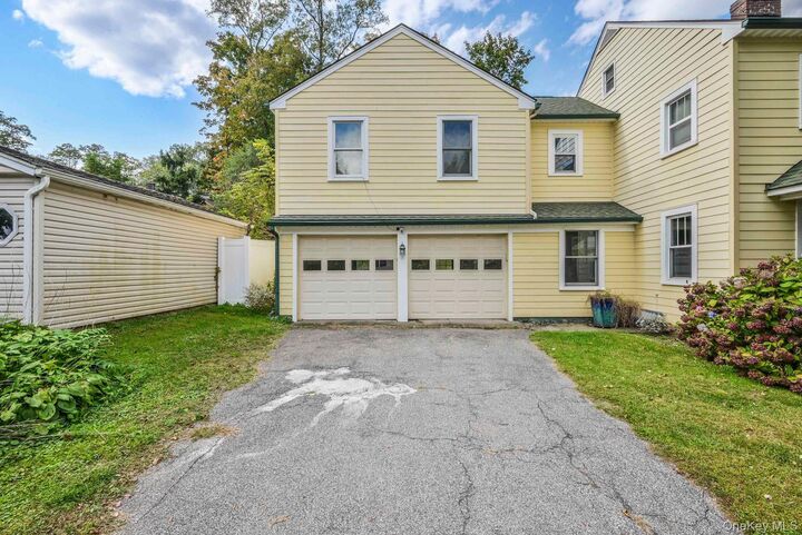Property Photo:  30 Violet Place  NY 12572 