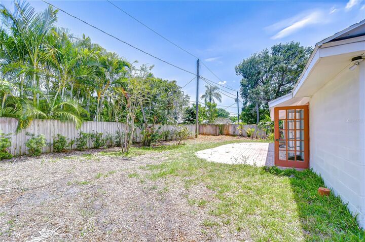 Property Photo:  621 Hudson Avenue  FL 33606 