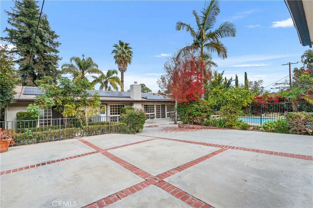 Property Photo:  24316 Burbank Boulevard  CA 91367 