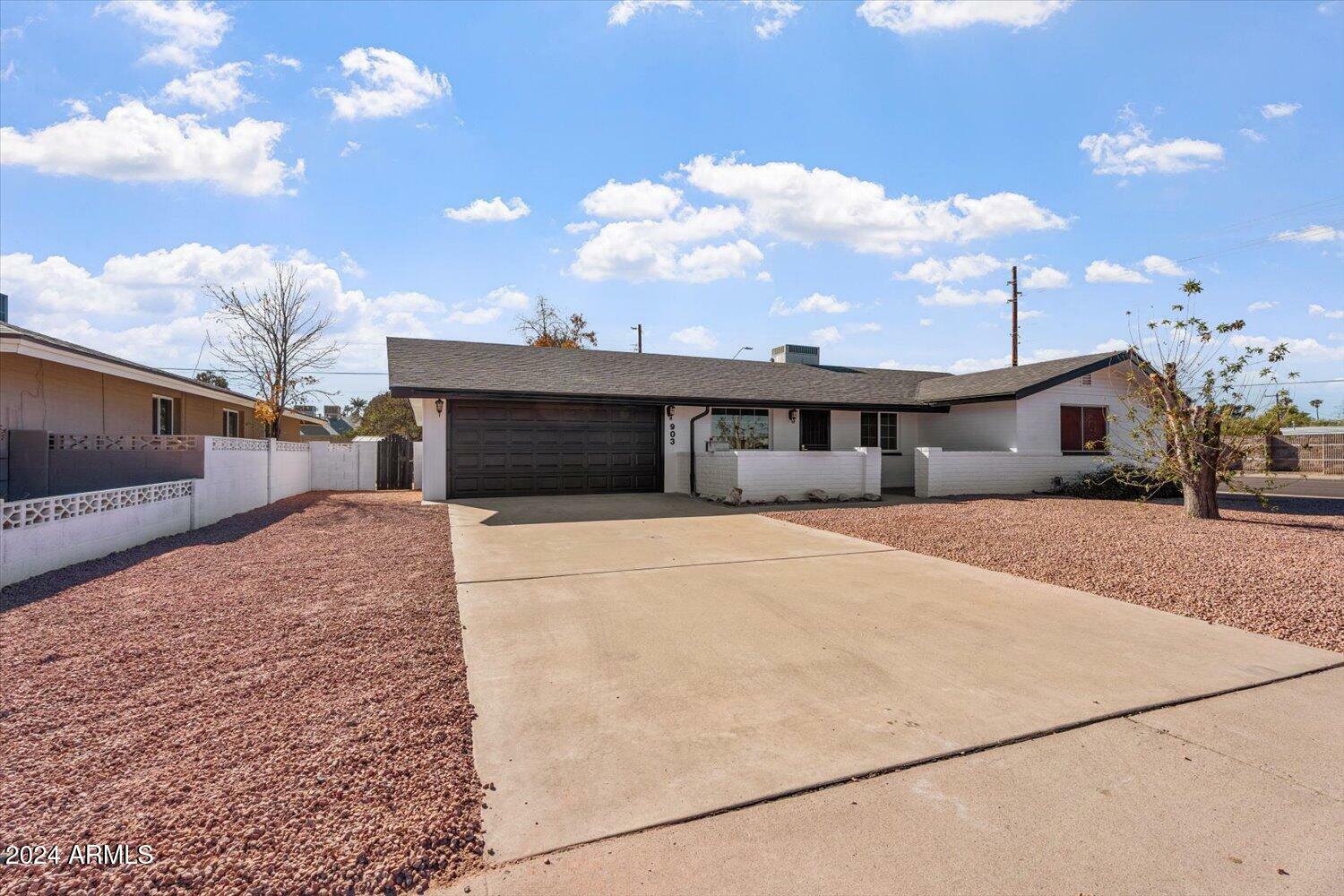 Property Photo:  903 E Campus Drive  AZ 85282 