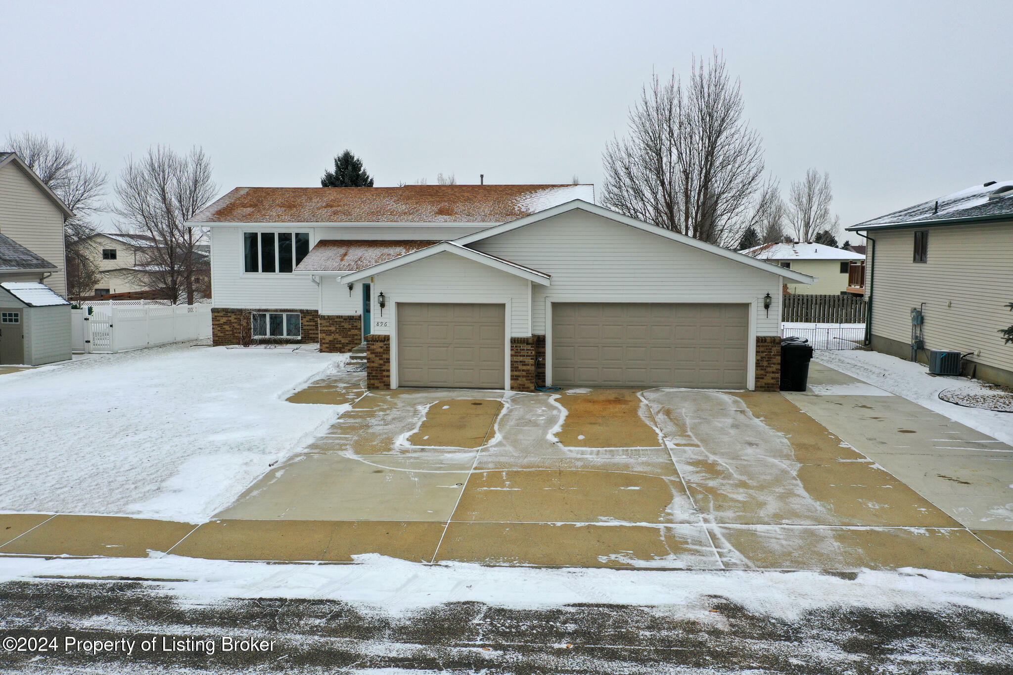 Property Photo:  896 19th Street E  ND 58601 