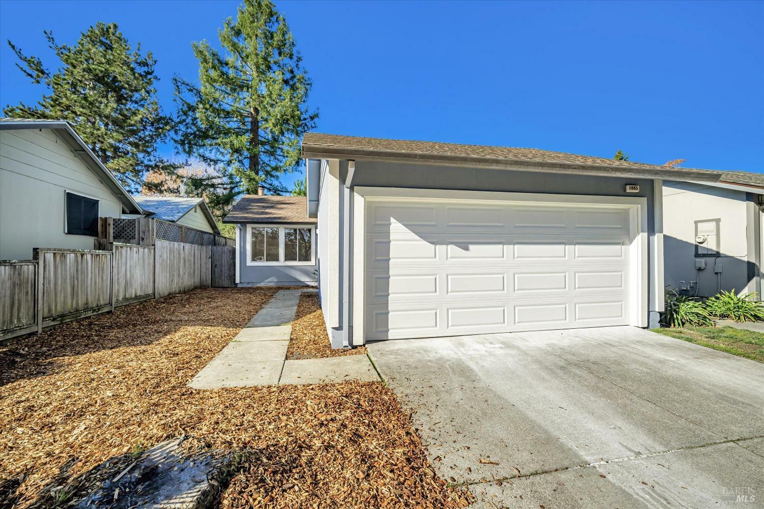 Property Photo:  1065 Wickfield Way  CA 95401 