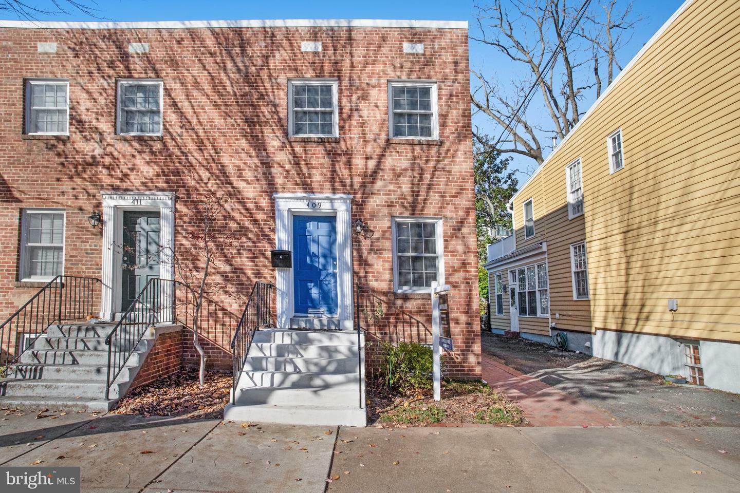 Property Photo:  409 S Royal Street S  VA 22314 