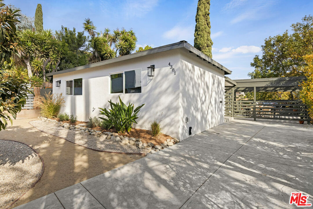 Property Photo:  4381   Scandia Way  CA 90065 