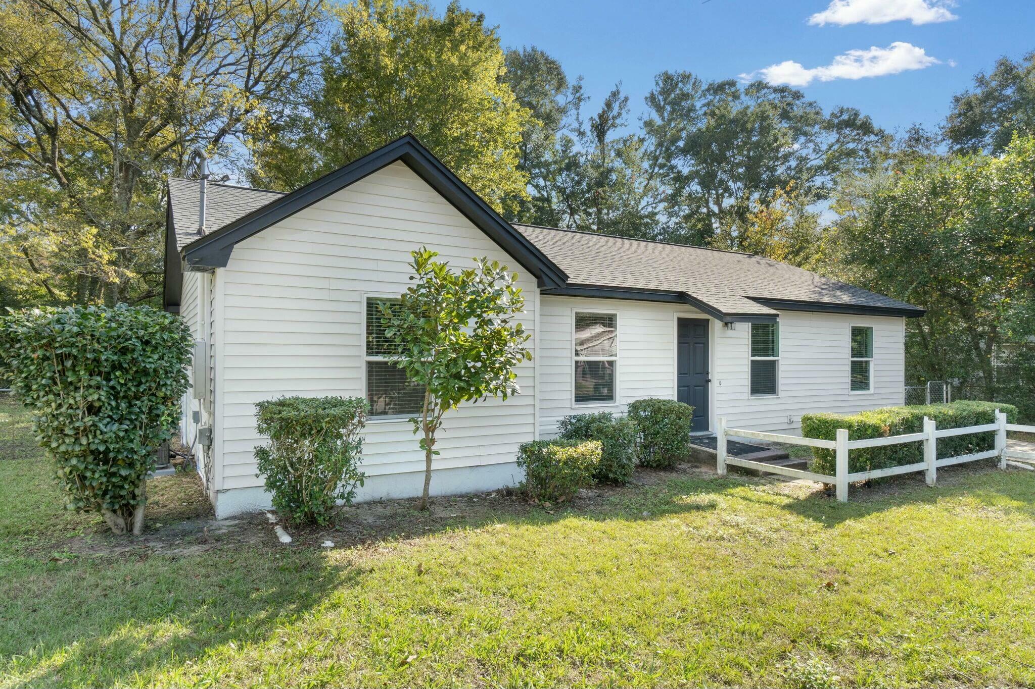 Property Photo:  395 W Griffith Avenue  FL 32536 