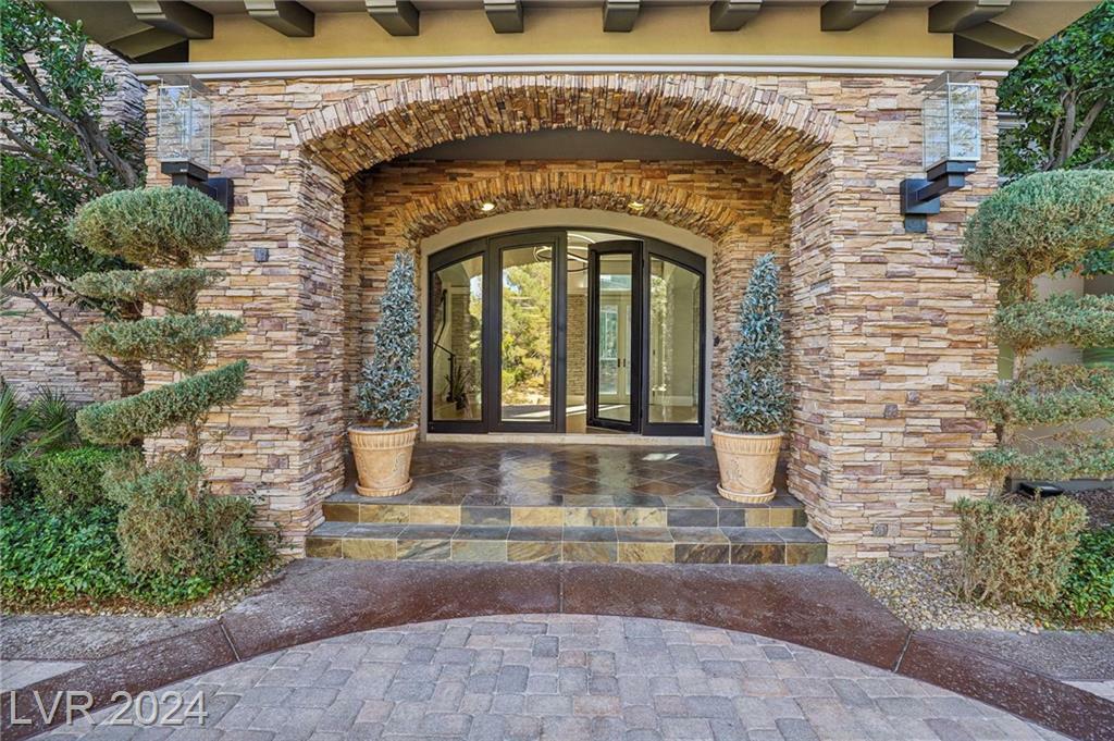 Property Photo: 5 Wood Creek Court NV 89141