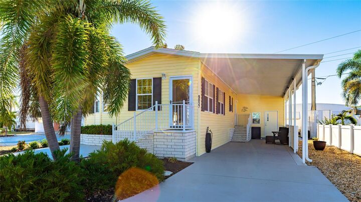 Property Photo: 5037 Oakland Hills Avenue FL 34234
