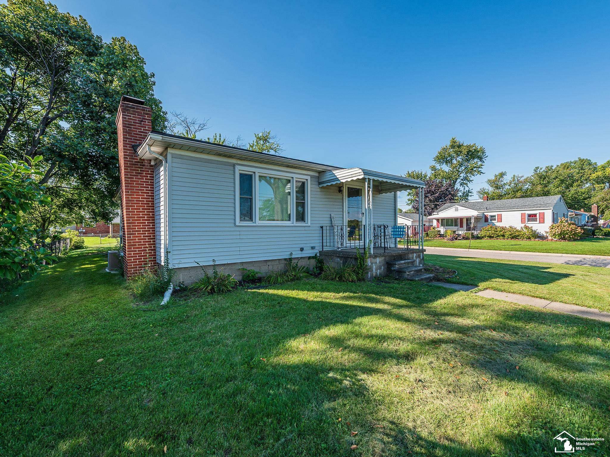 Property Photo:  1045 Huber Drive  MI 48162 