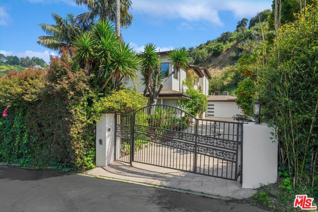 Property Photo:  9580 Shirley Lane  CA 90210 