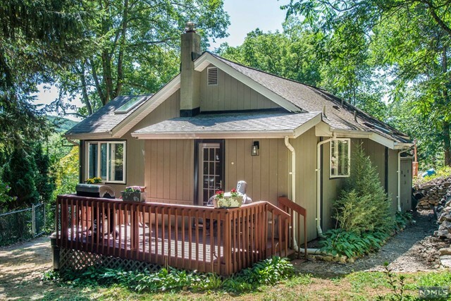 Property Photo:  215 Franklin Road  NJ 07834 