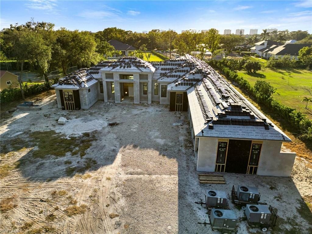 Property Photo: 208 Hickory Rd FL 34108