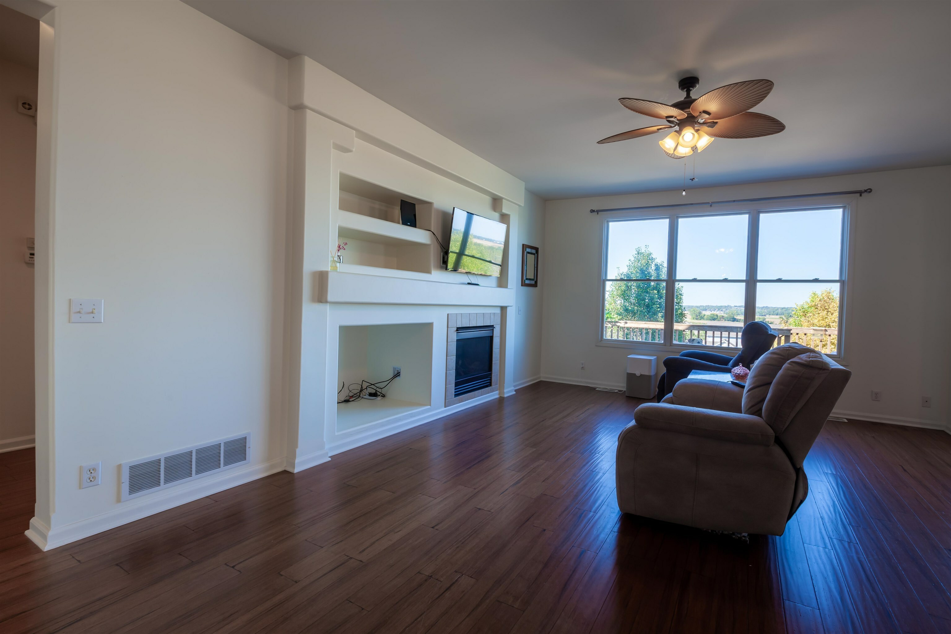 Property Photo: 4606 Edgerton Drive NE 68133