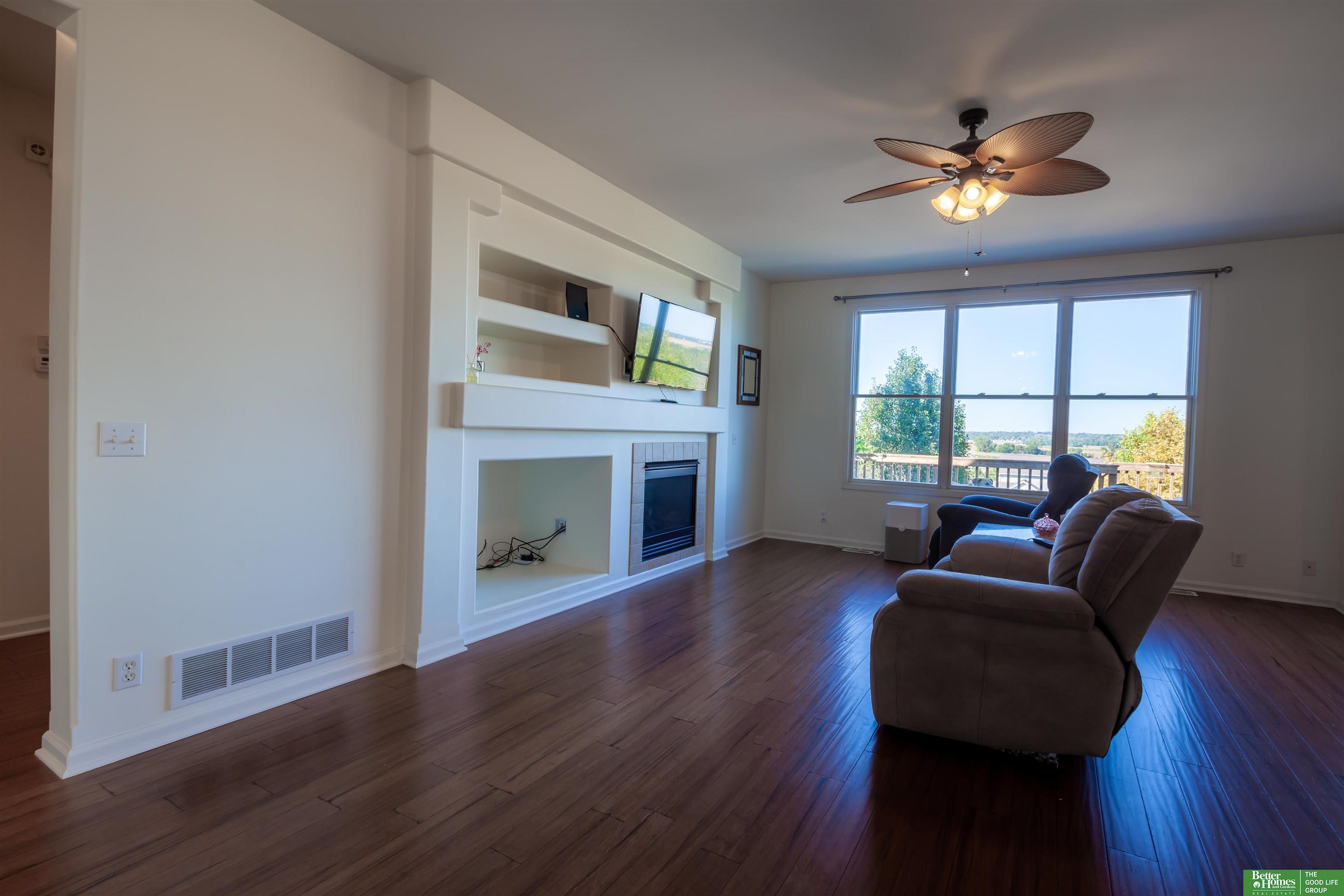 Property Photo: 4606 Edgerton Drive NE 68133