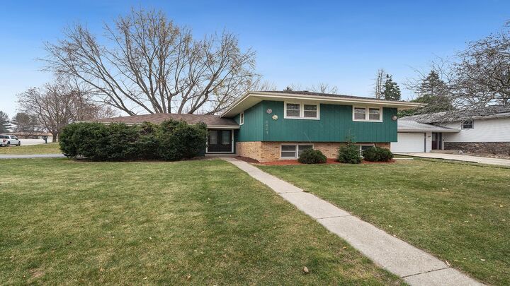 5423 Crestdale Drive  Rockford IL 61114 photo