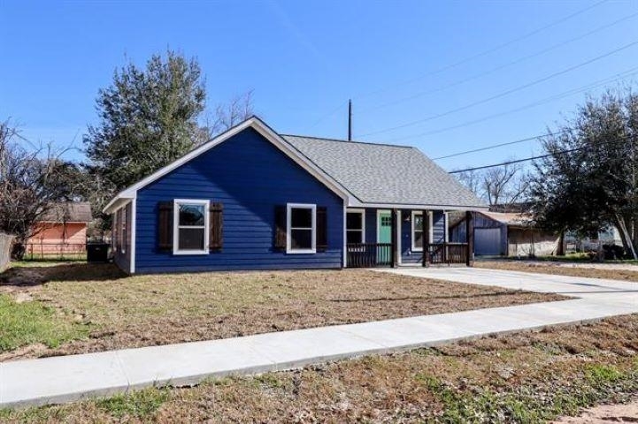 Property Photo:  530 Liberty Ave.  TX 77640 