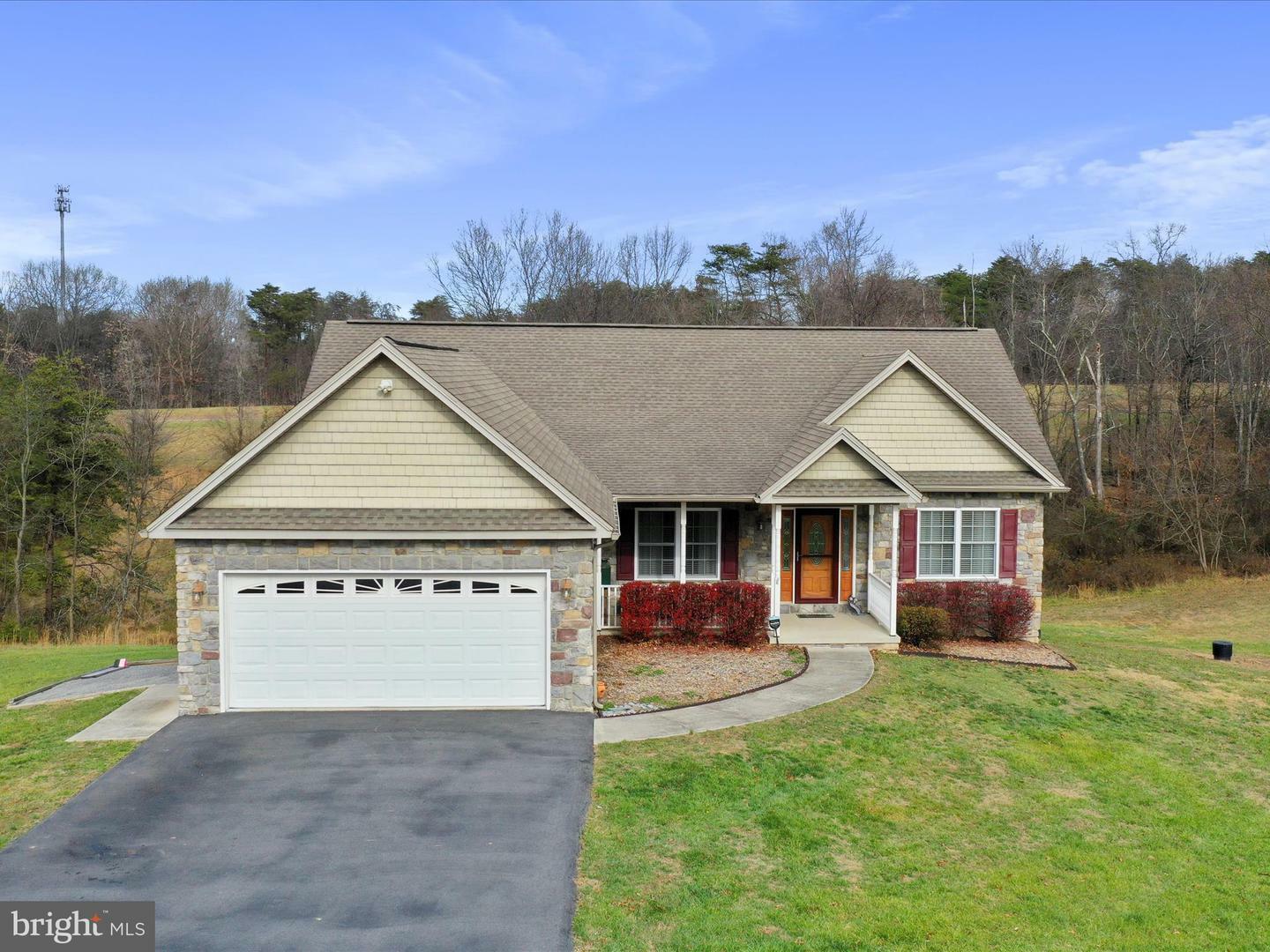 Property Photo:  136 Fairview Oaks Lane  WV 25411 