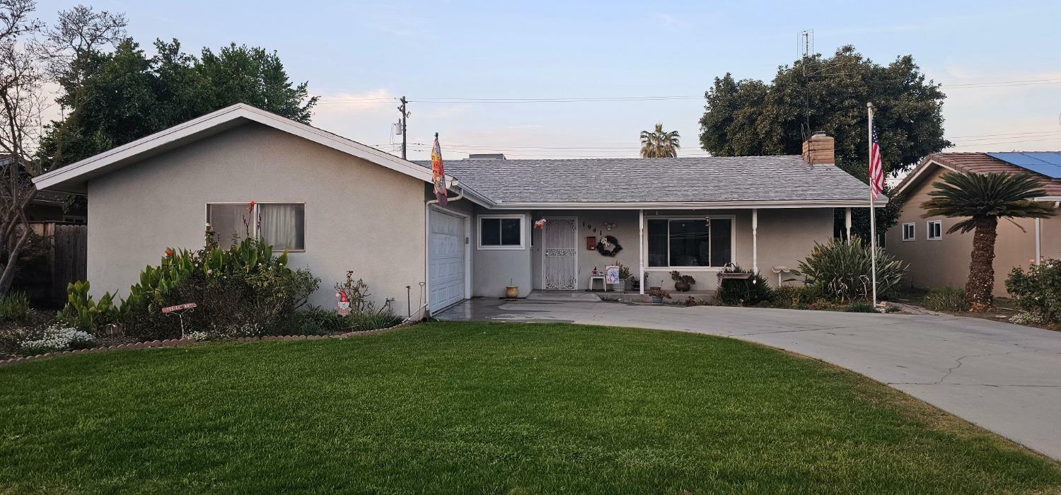 Property Photo:  1941 Winter Street  CA 93631 