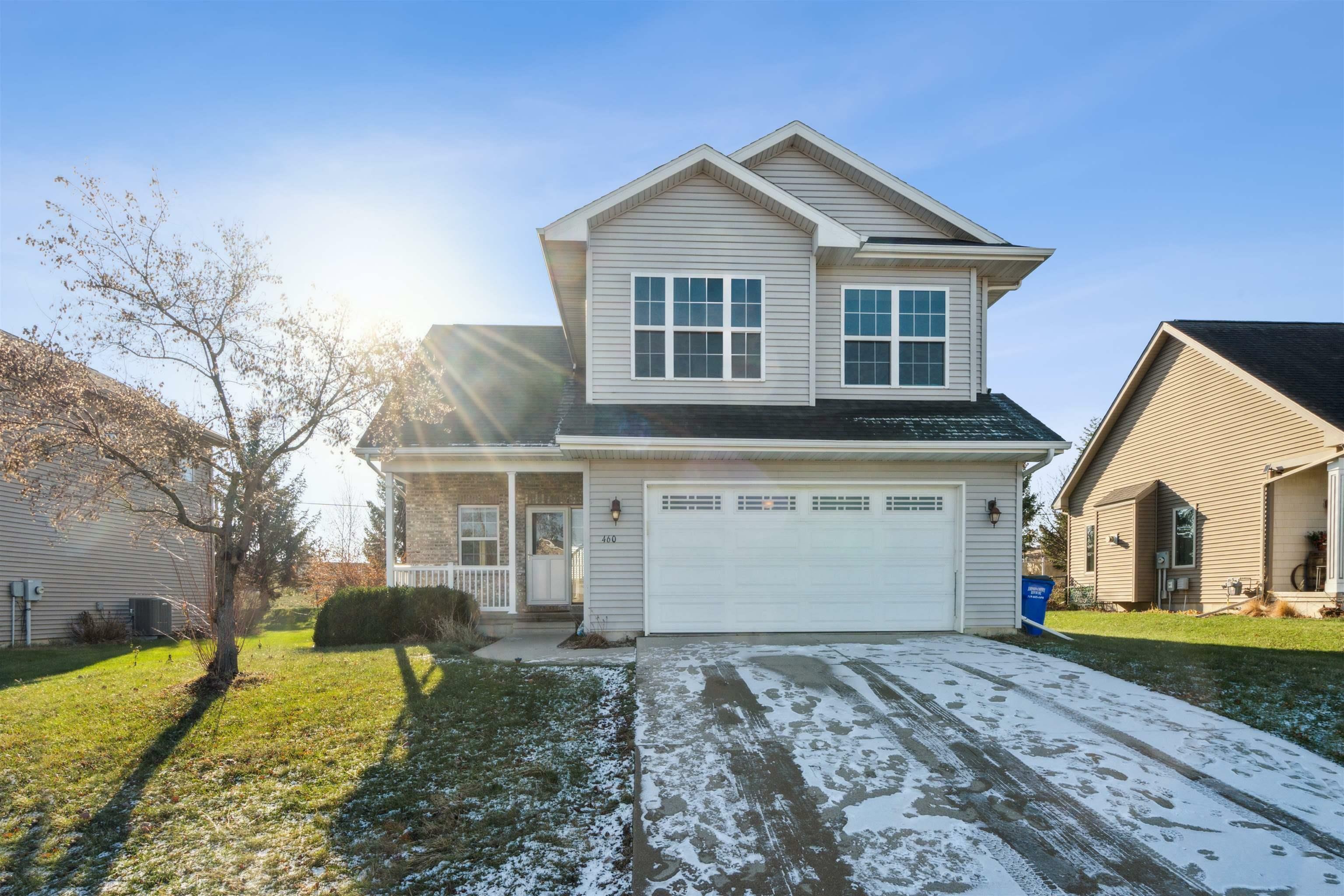 Property Photo:  460 Locust Drive  IA 52317 