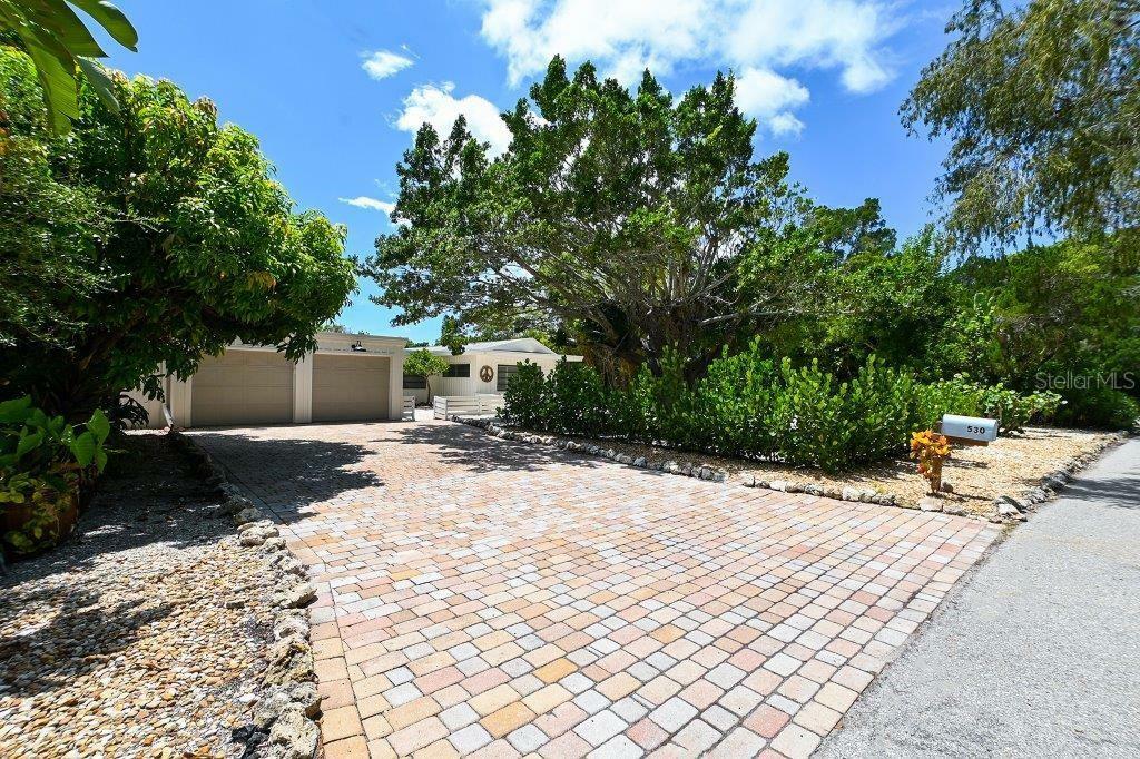 Property Photo:  530 Freeling Drive  FL 34242 