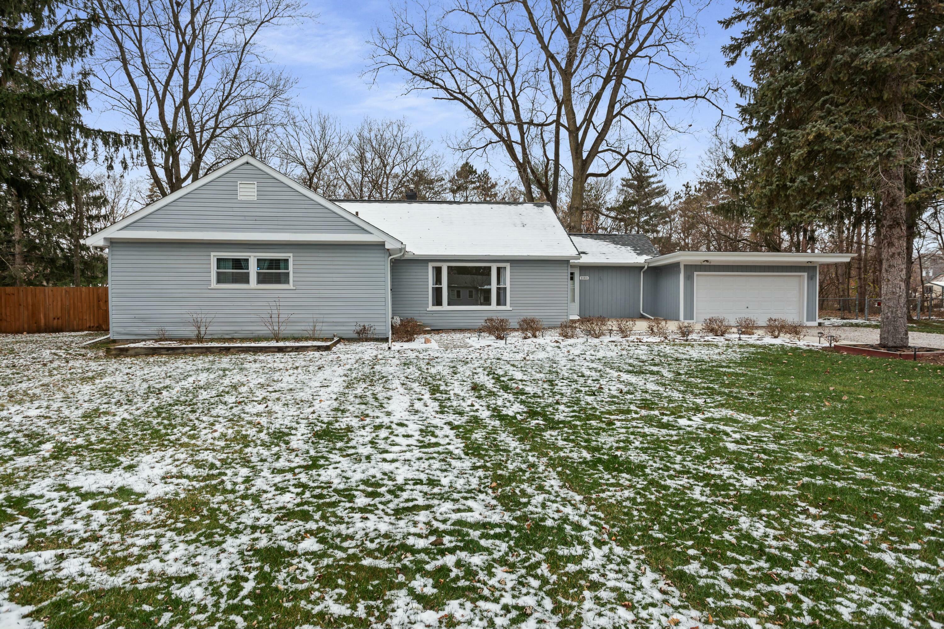 Property Photo:  21031 Delaware Street  MI 48033 