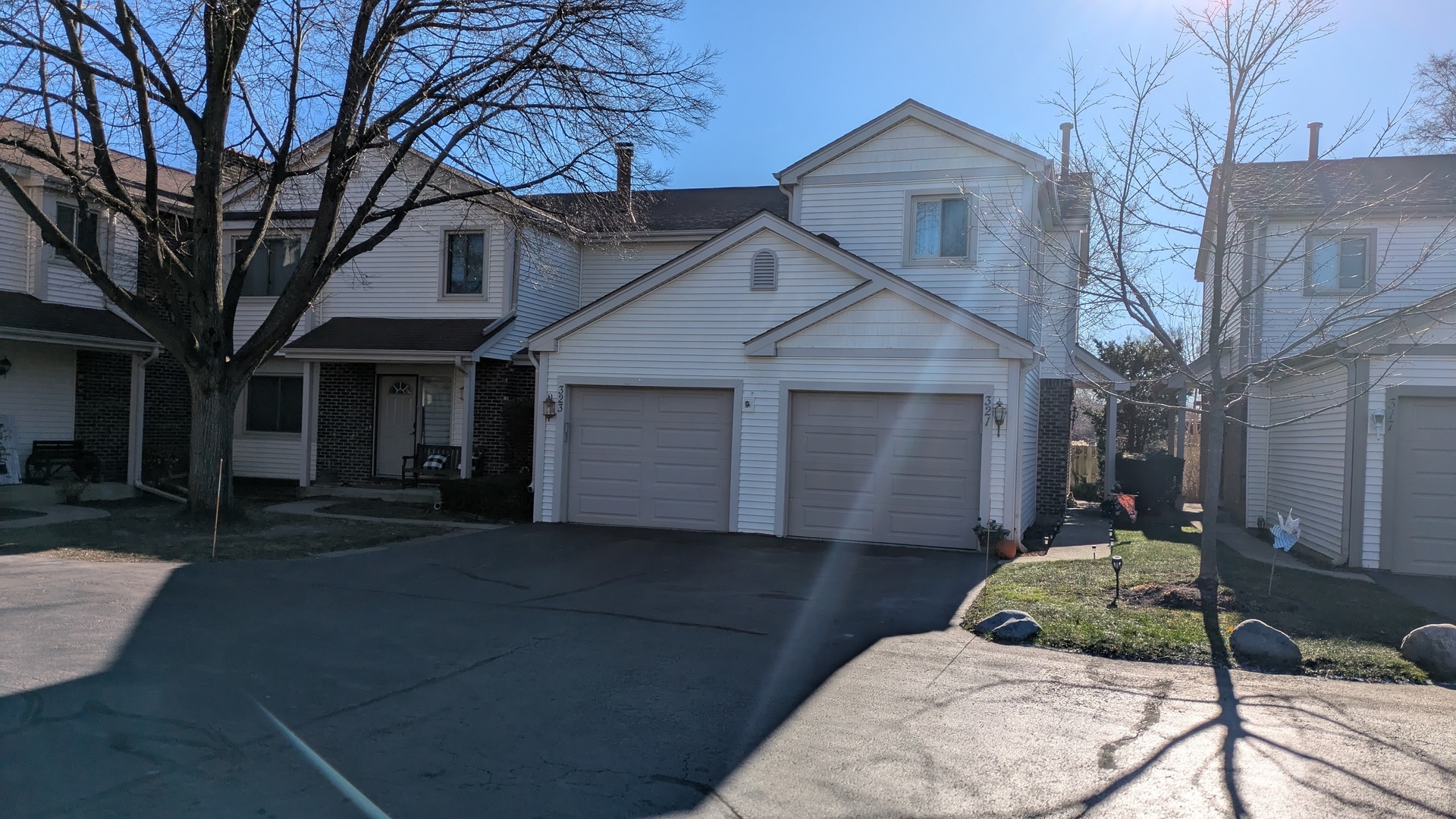 Property Photo:  321 E Forest Knoll Drive  IL 60074 