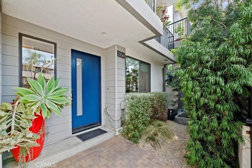 Property Photo:  1356 N Fairfax Avenue  CA 90046 