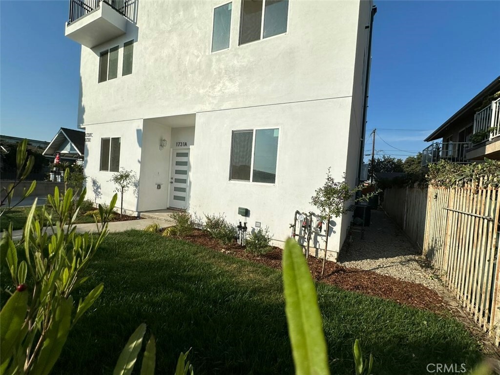 Property Photo:  1731 E 69th Street  CA 90001 