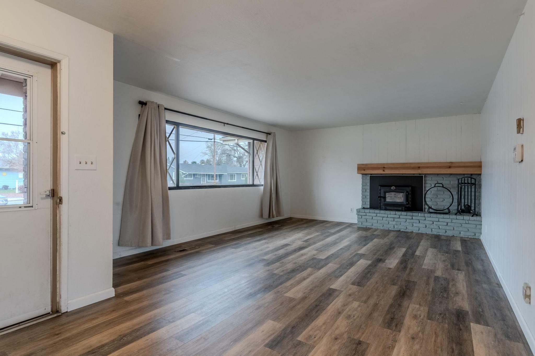 Property Photo:  1430 SW Bridge Street  OR 97526 