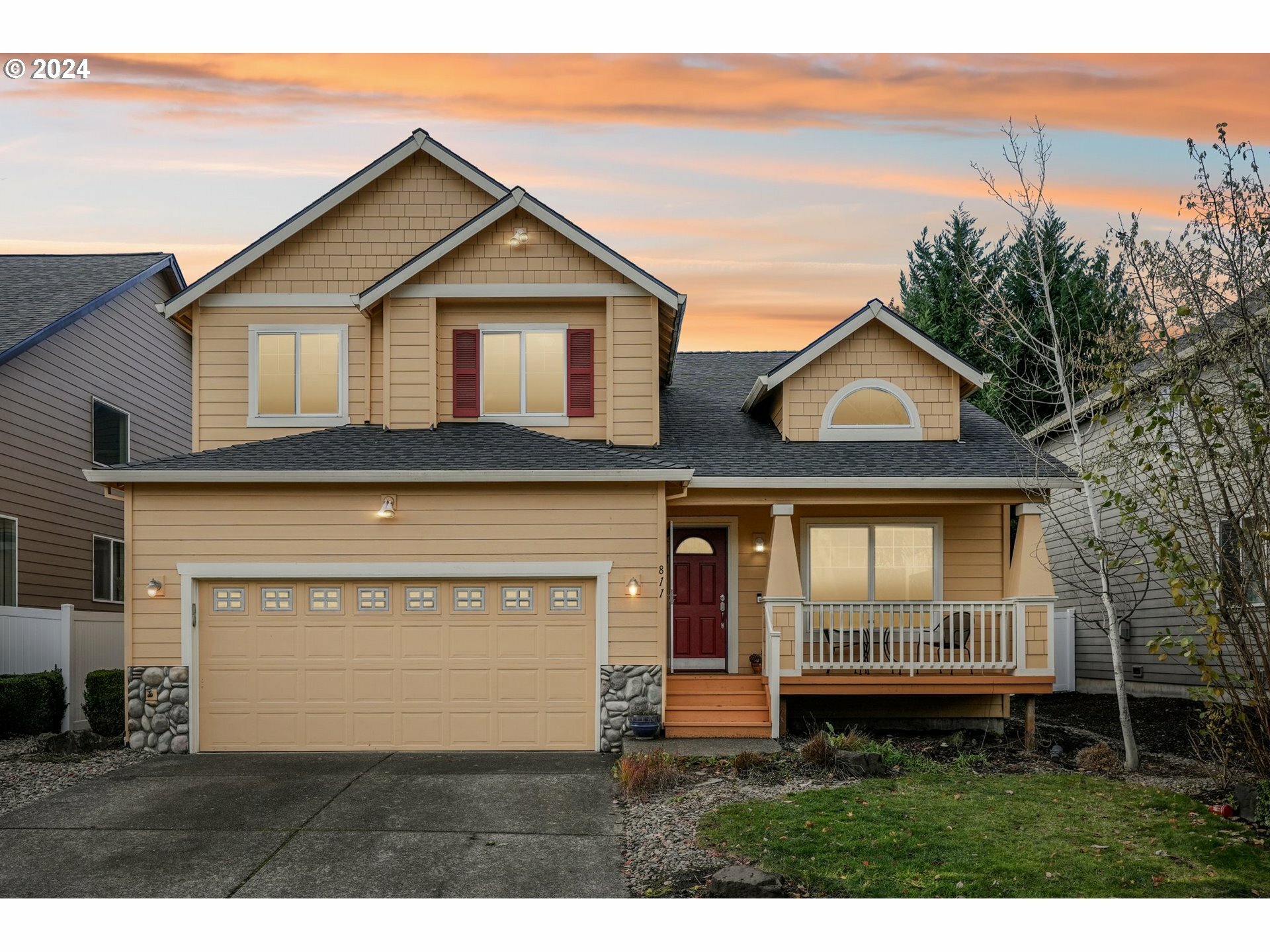 Property Photo: 811 N 28th Ave OR 97113