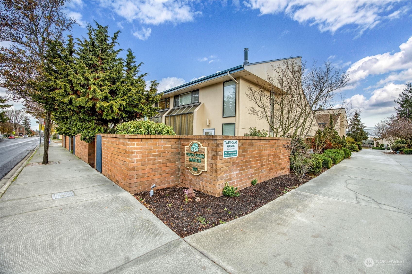 Property Photo:  300 N Sequim Avenue 18  WA 98382 