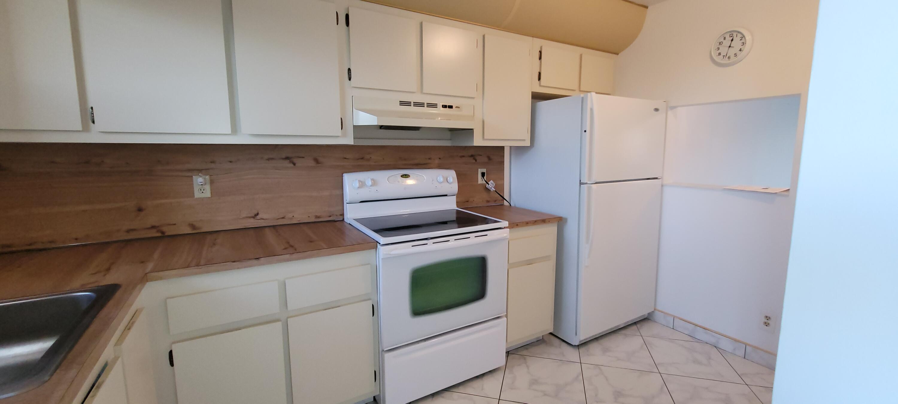 Property Photo: 4700 Lucerne Lakes Boulevard 407 FL 33467