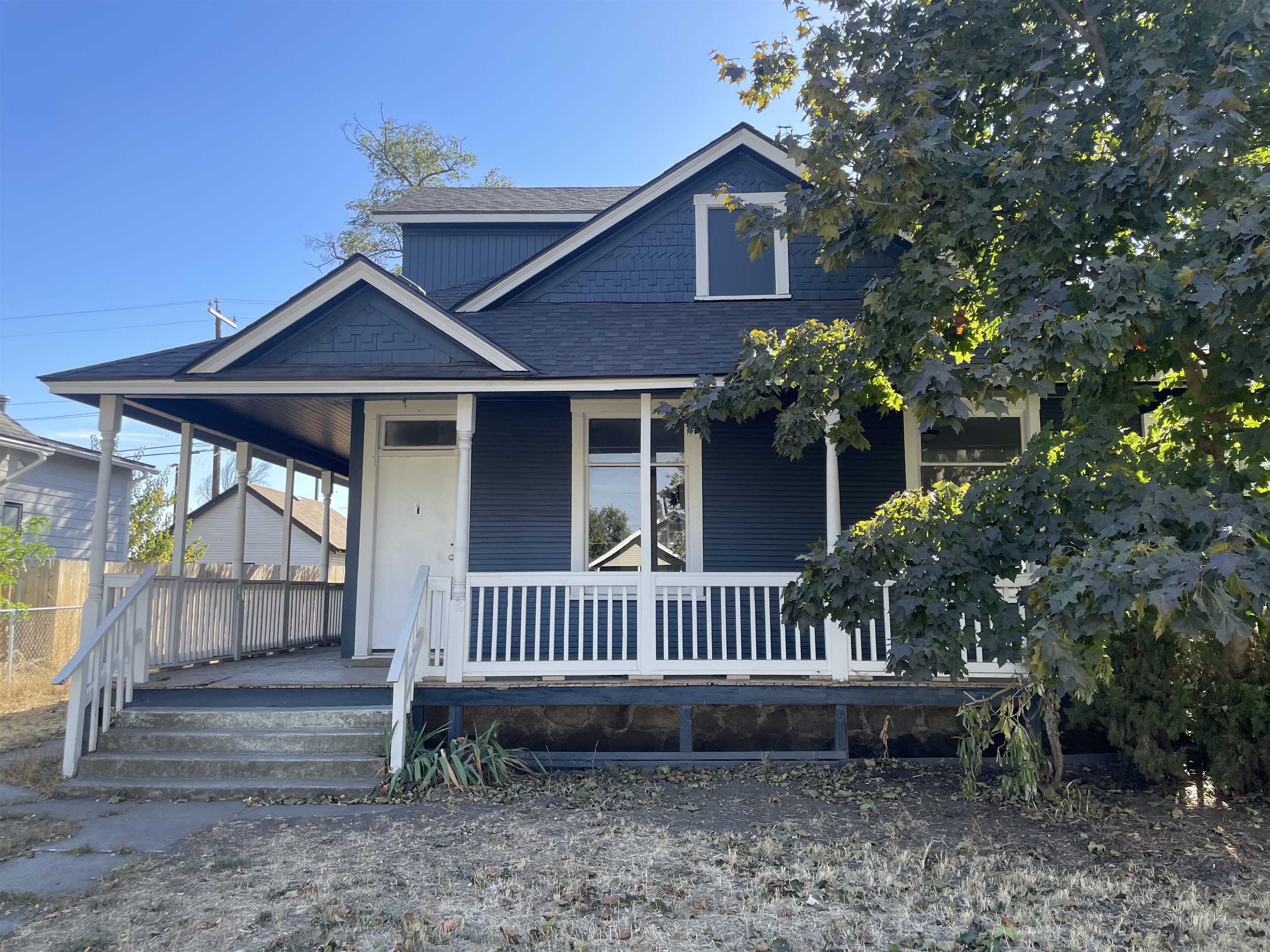 Property Photo:  607 W Shannon Ave  WA 99205 