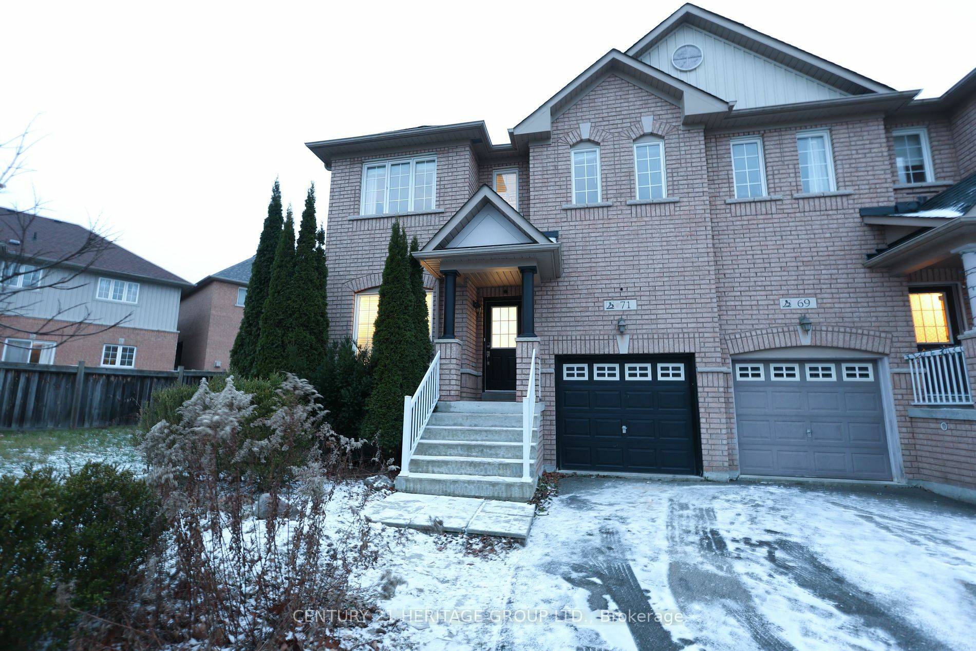 Property Photo:  71 Dovetail Dr  ON L4E 5A7 