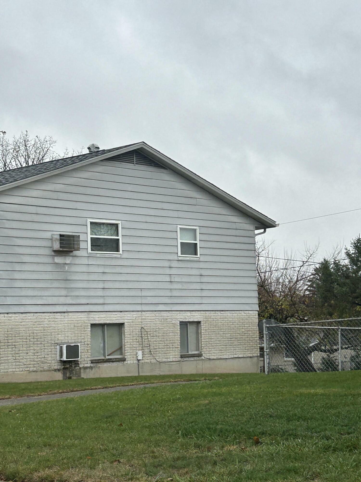 914 W Lake Avenue  New Carlisle OH 45344 photo