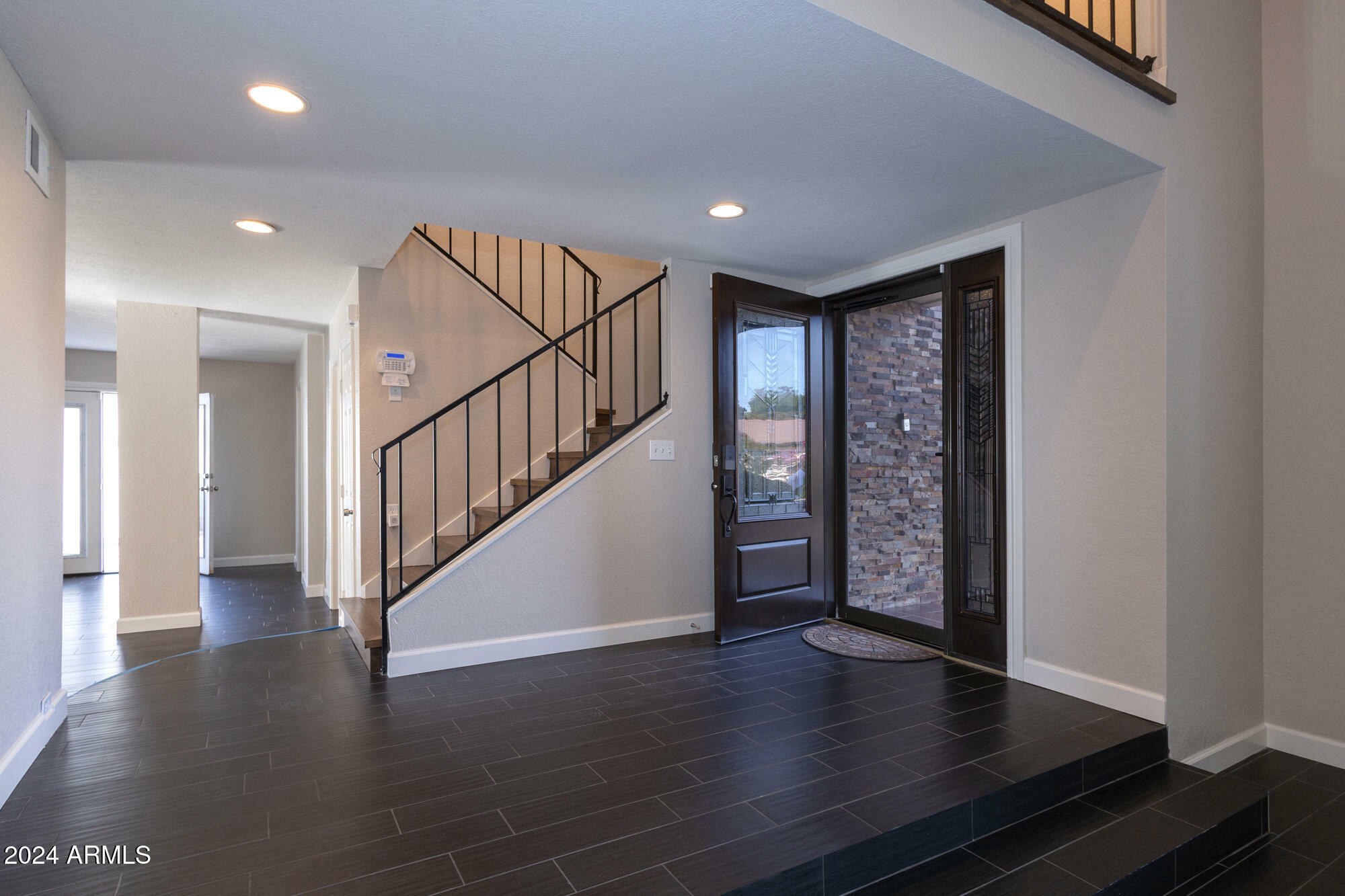 Property Photo: 933 E Driftwood Drive AZ 85283