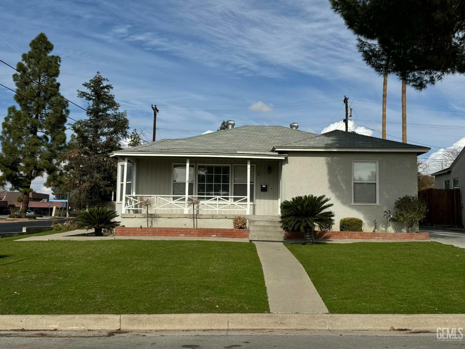 Property Photo:  2 Jeffrey Street  CA 93305 