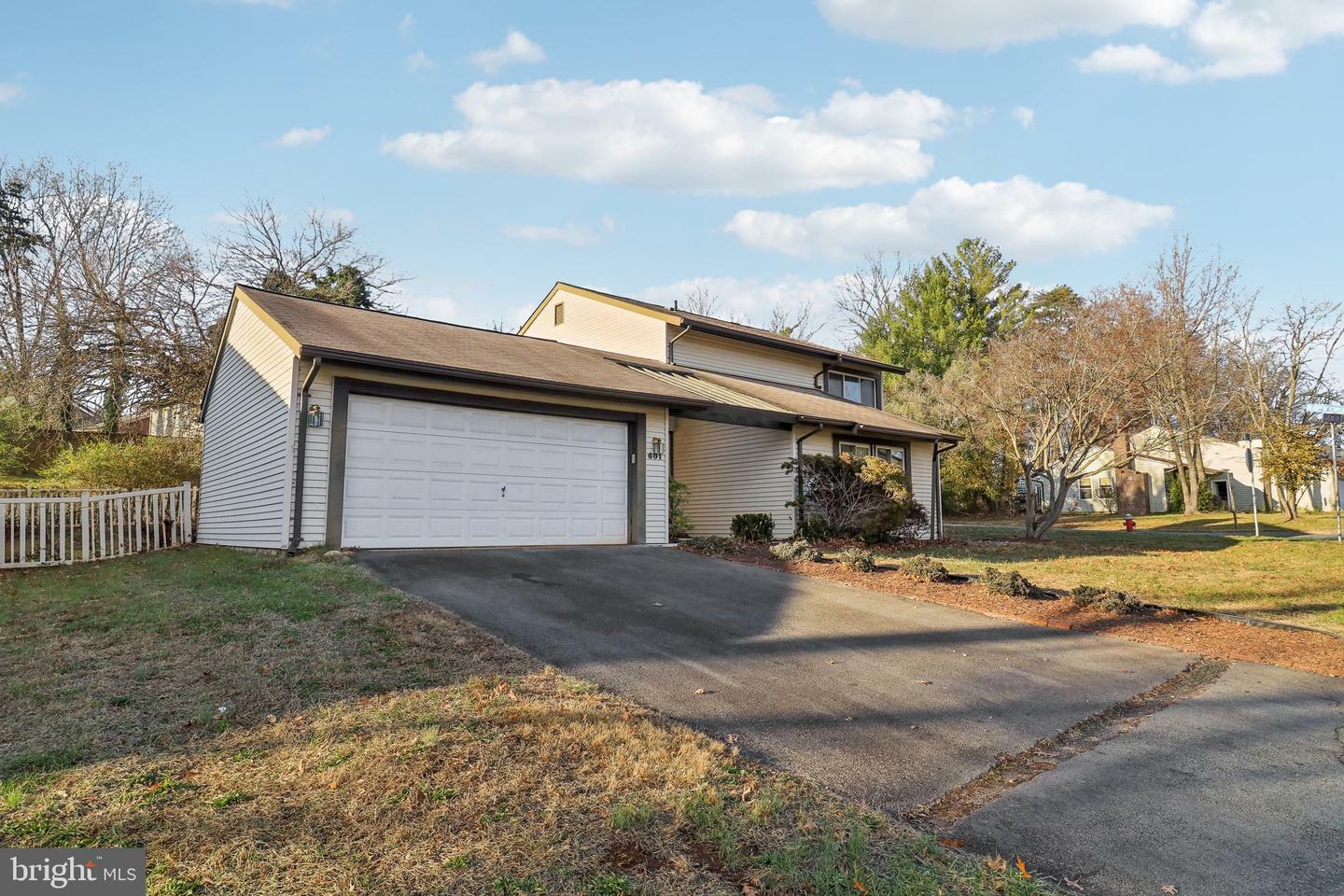 Property Photo:  601 Sugarland Run Drive  VA 20164 