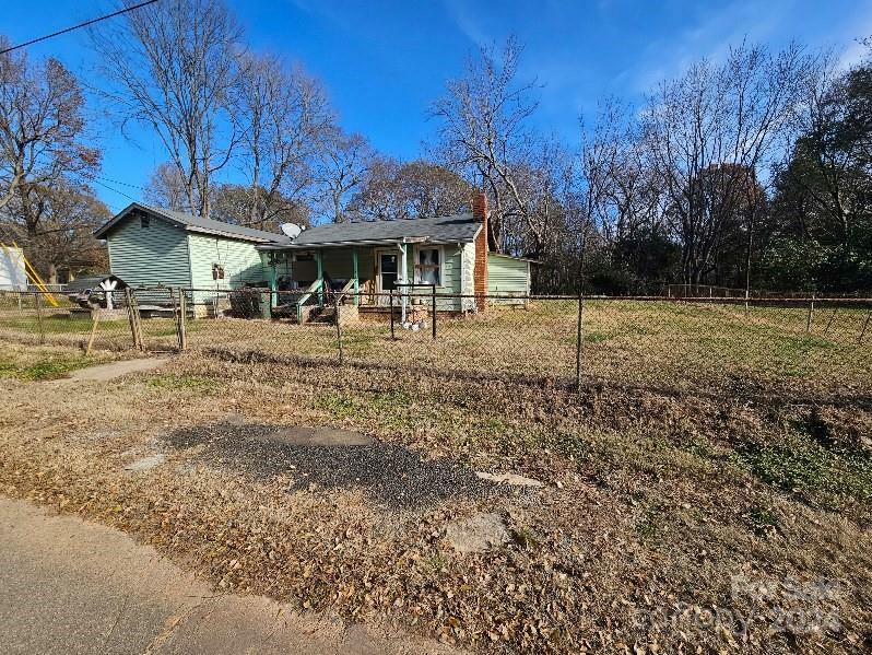 Property Photo:  894 Log Cabin Drive  NC 28054 