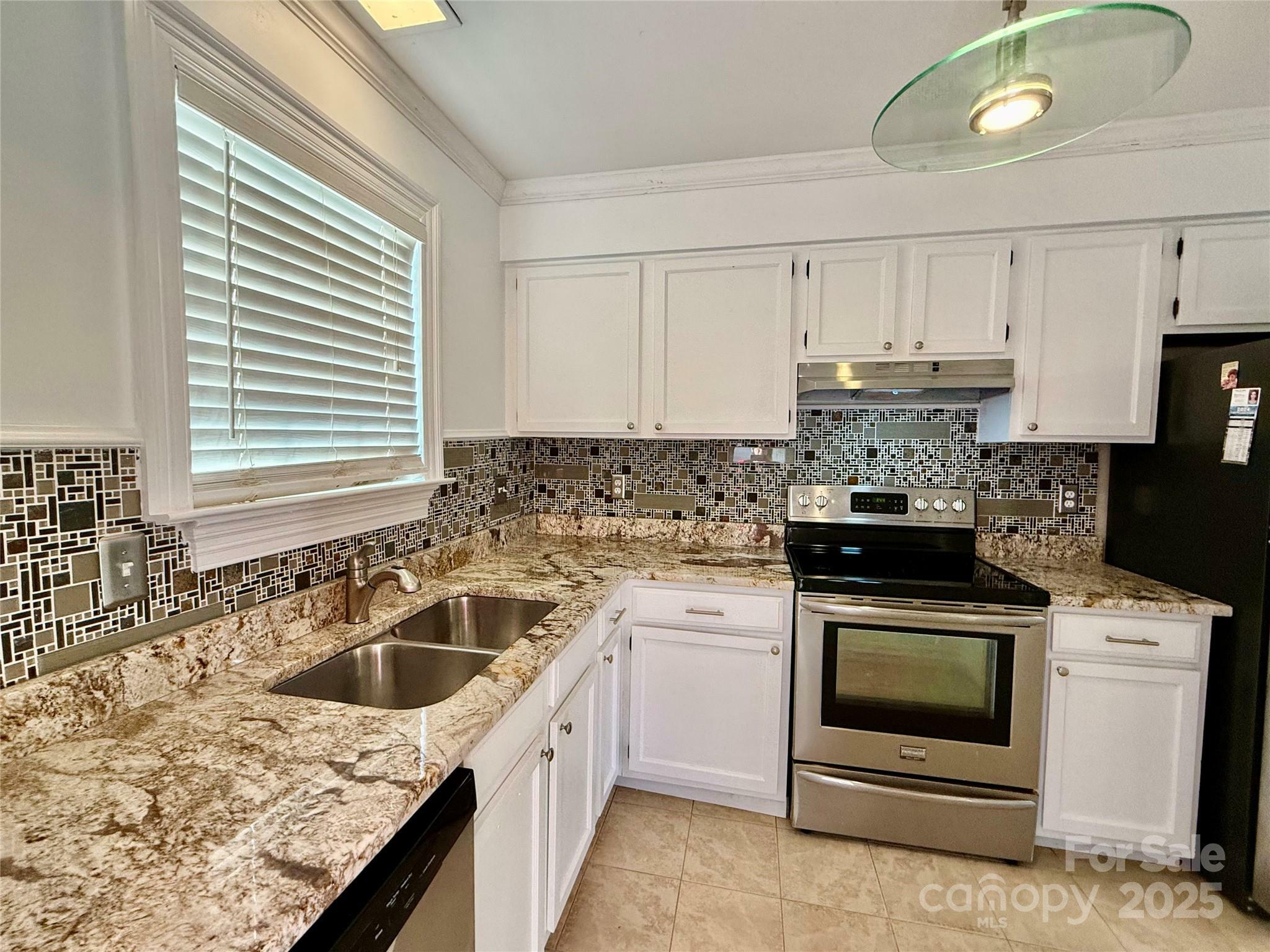 Property Photo: 6130 Heathstone Lane NC 28210