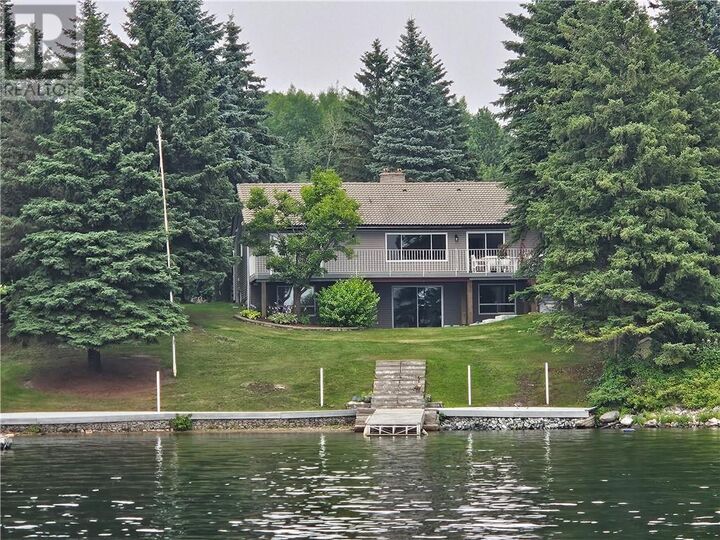 Photo de la propriété: 647 Kirkwood ON P3E 6J6